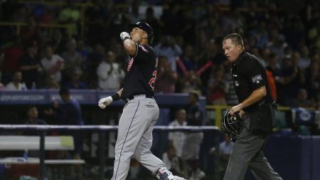 Los Astros negocian adquirir a Michael Brantley por 2 años y 32 millones de dólares