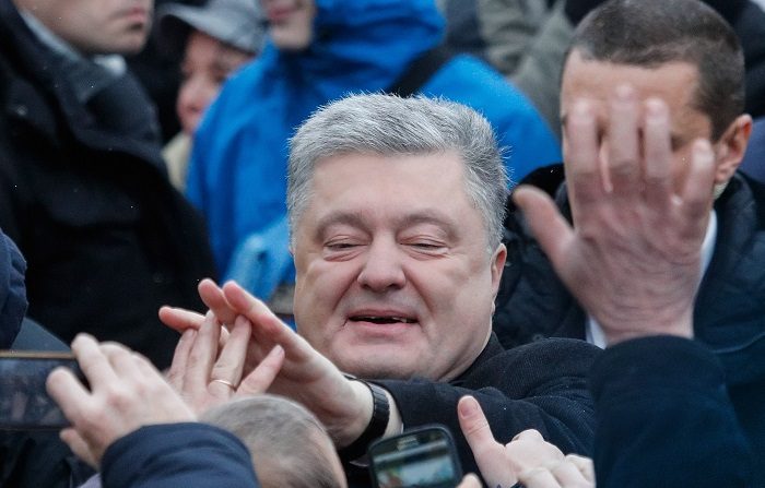 El presidente de Ucrania, Petró Poroshenko, anunció hoy el fin del estado de excepción declarado hace 30 días tras el incidente naval con Rusia en el mar Negro, aunque advirtió de que la amenaza de una invasión militar del país vecino aún está presente. EFE