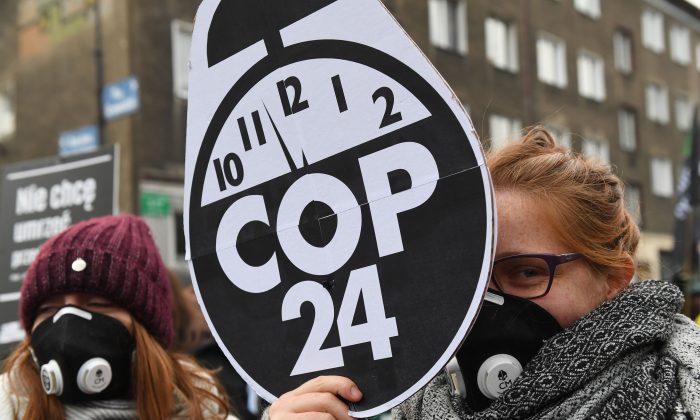 Manifestantes durante una marcha por el clima al margen de la 24ª Conferencia de las Partes de la Convención Marco de las Naciones Unidas sobre el Cambio Climático (COP24), en Katowice, Polonia,  el 8 de diciembre de 2018. (JANEK SKARZYNSKI/AFP/Getty Images)