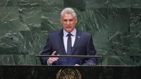 Díaz-Canel firma decreto para el espionaje electrónico sin autorización previa, dentro y fuera de Cuba