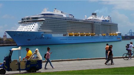 Este hombre con un crucero puede sacar de las calles a cientos de personas sin hogar