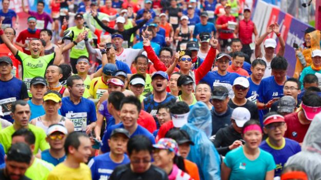 Captan en plena maratón a 258 corredores haciendo trampa y tomando atajos en China