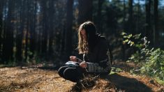 Encuentran «ayuda» escrito en el barro y todo coincidía con la publicación de una chica desaparecida