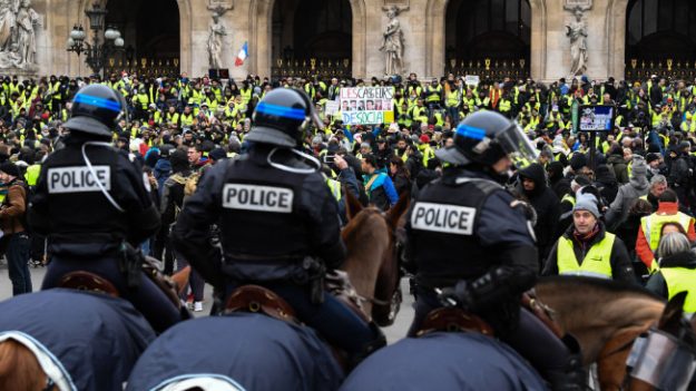 “Estamos aquí por nuestros hijos”: nueva semana de protestas de chalecos amarillos en París