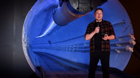 Elon Musk presenta túnel de alta velocidad que pasa por debajo de la ciudad de Los Ángeles
