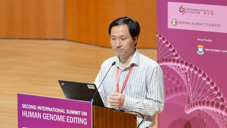 Científico chino que creó bebés modificados genéticamente propuso nuevo experimento con embriones