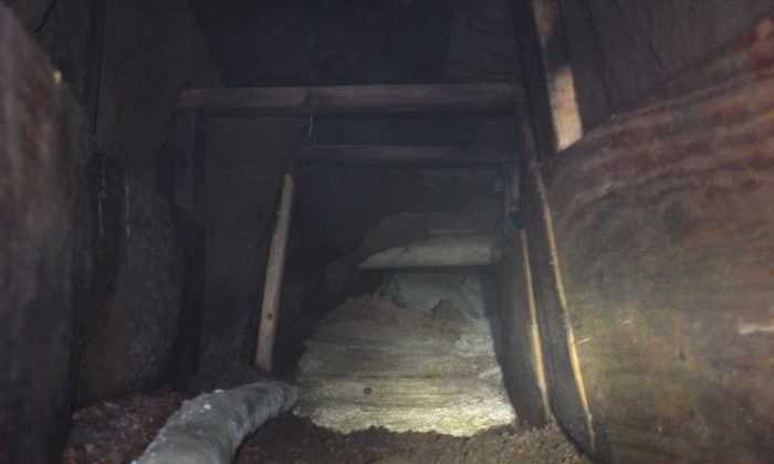Un túnel incompleto que aún se estaba construyendo fue descubierto por oficiales estadounidenses y mexicanos. El túnel se extendía desde Nogales, México, hasta Nogales, Arizona. (Aduanas y Protección Fronteriza de EE.UU.)