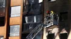Tres muertos y una treintena de heridos en un incendio en Barcelona
