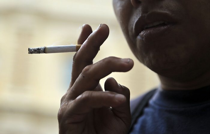 El gobernador de Nueva York, Andrew Cuomo, informó hoy que en su próximo proyecto de presupuesto incluirá una propuesta para aumentar de 18 a 21 la edad para comprar productos de tabaco y cigarrillos electrónicos. EFE/Gustavo Amador