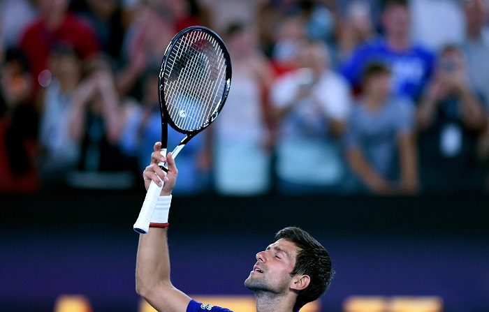 El serbio Novak Djokovic (1) y el alemán Alexander Zverev (4), los otros dos favoritos al título que faltaban por estrenarse en Melbourne Park, arrancaron con fuerza del mismo modo que el español Rafael Nadal (2) y el suizo Roger Federer (3), al vencer con contundencia al estadounidense Mitchell Krueger y al esloveno Aljaz Bedene, respectivamente. EFE/Lukas Coch 