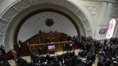 Asamblea Nacional de Venezuela declara oficialmente usurpador a Maduro y anula todos sus actos