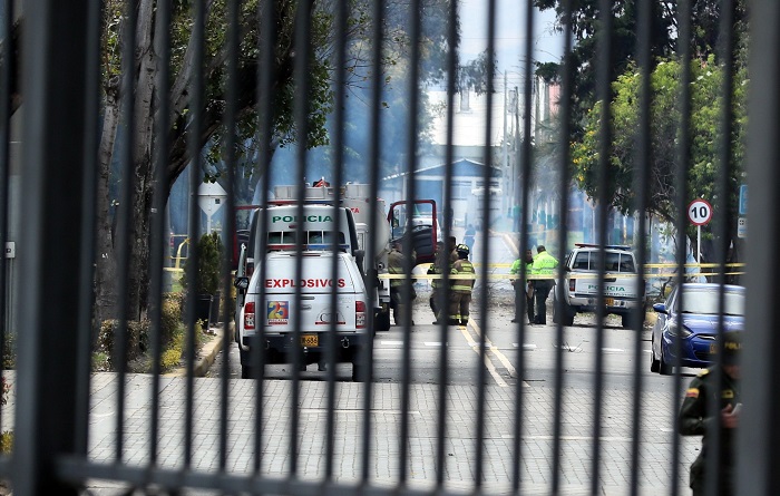 Al menos ocho muertos y 10 heridos por un coche bomba en la Escuela de la Policía en Bogotá. EFE