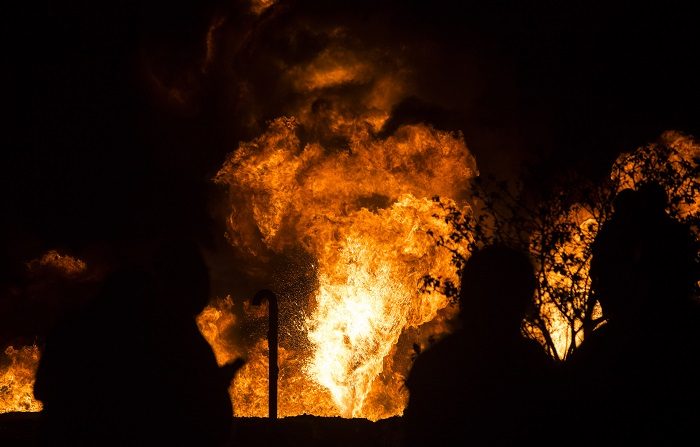 Una toma clandestina en un ducto de la empresa estatal Petróleos Mexicanos (Pemex) explotó este viernes en el central estado de Hidalgo con un saldo preliminar de 29 muertos y al menos 61 heridos. EFE/FRANCISCO GUASCO