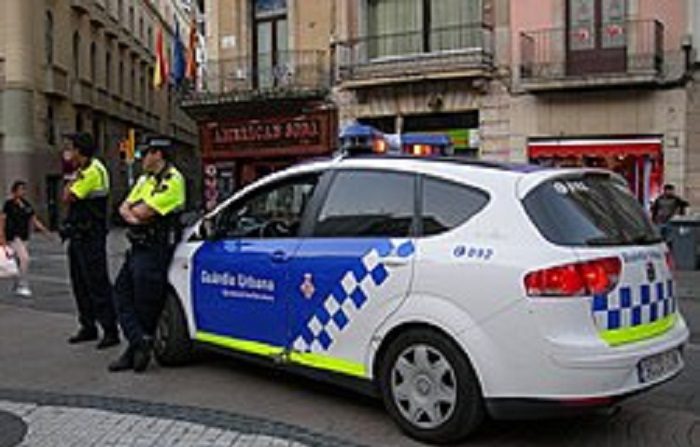 Tres cámaras grabaron el coche que huyó tras atropellar a joven en Barcelona. EFE