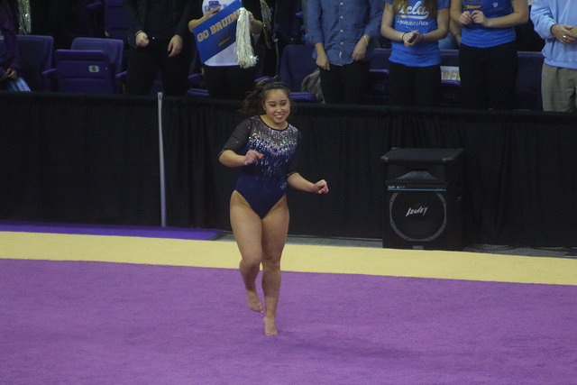 Katelyn Ohashi consiguió un “10 absoluto” en su rutina de suelo de gimnasia artística. (Susie Butler/Flickr)