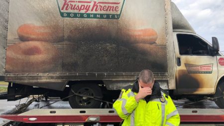 Se incendia un camión de donas en EE. UU. y los policías ‘lloran’ por la tragedia