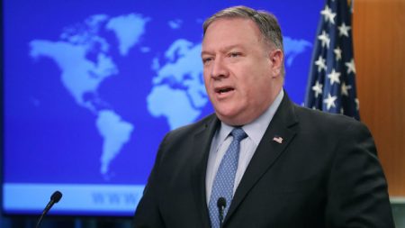 Pompeo pide protección para Guaidó y anuncia USD 20 millones en ayuda humanitaria para Venezuela