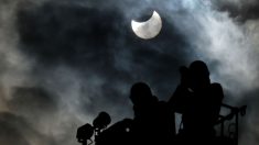 Magníficas imágenes del eclipse solar parcial observado en Asia