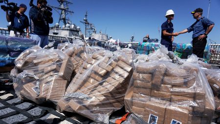 La Guardia Costera de EE.UU. incauta 150 kilos de cocaína y detiene a 3 personas en Isla Saona