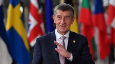 República Checa prohíbe utilizar los dispositivos Huawei en sus oficinas del gobierno