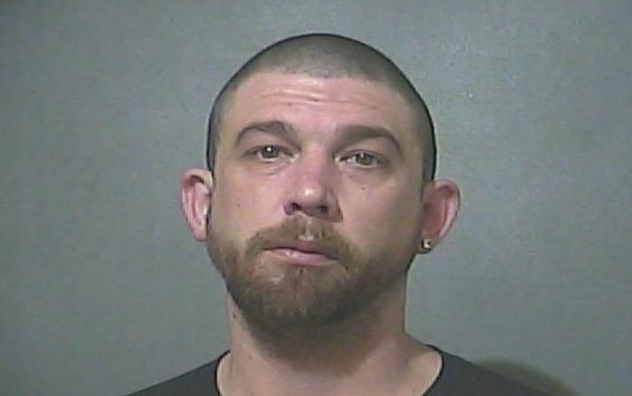 Scott Edwards, novio de Holly Cota, fue arrestado por supuestamente abusar del hijo de 14 meses de Cota. (Departamento de Policía de Terre Haute)