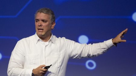 Presidente de Colombia acepta como único protocolo la entrega de líderes de ELN en Cuba