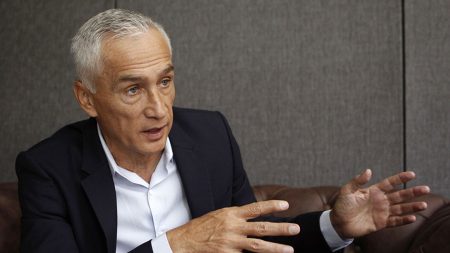 Jorge Ramos dice a Maduro que «tenga los pantalones» para emitir la entrevista que le «robó»