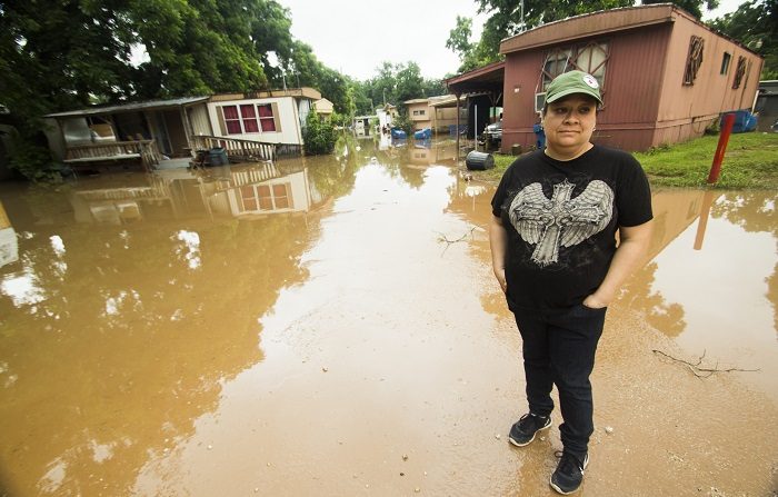 Las fuertes lluvias que han caído durante los últimos días en el norte de California (EE.UU.) causaron este un muerto, mientras 2.000 casas permanecen inundadas y miles de personas han sido evacuadas por el desbordamiento de un río.. EFE/Alicia L. Pérez