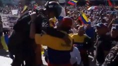 Policías venezolanos no reprimieron manifestaciones en contra de Maduro y recibieron abrazos y felicitaciones