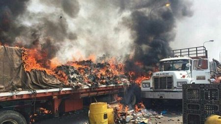 Fuerzas Armadas incendian cargamento de alimentos en sus primeros pasos de entrada a Venezuela