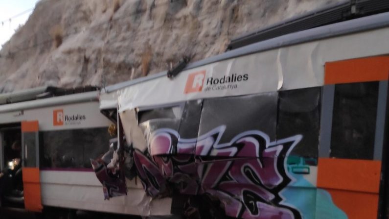 Un muerto y 95 heridos, tres graves, en el accidente ferroviario de Barcelona. (@AnibalGarzon)