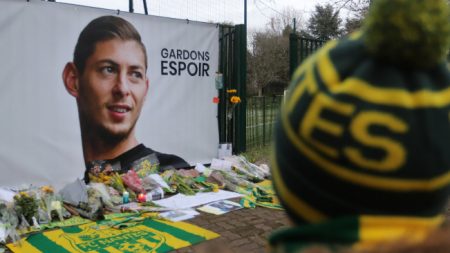 Club Nantes rinde homenaje a Emiliano Sala y retira su camiseta número 9