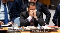 Dejan hablando solo al canciller de Maduro en una reunión de la ONU