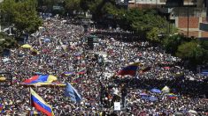 Venezolanos llenan las calles para pedir el paso de la ayuda humanitaria