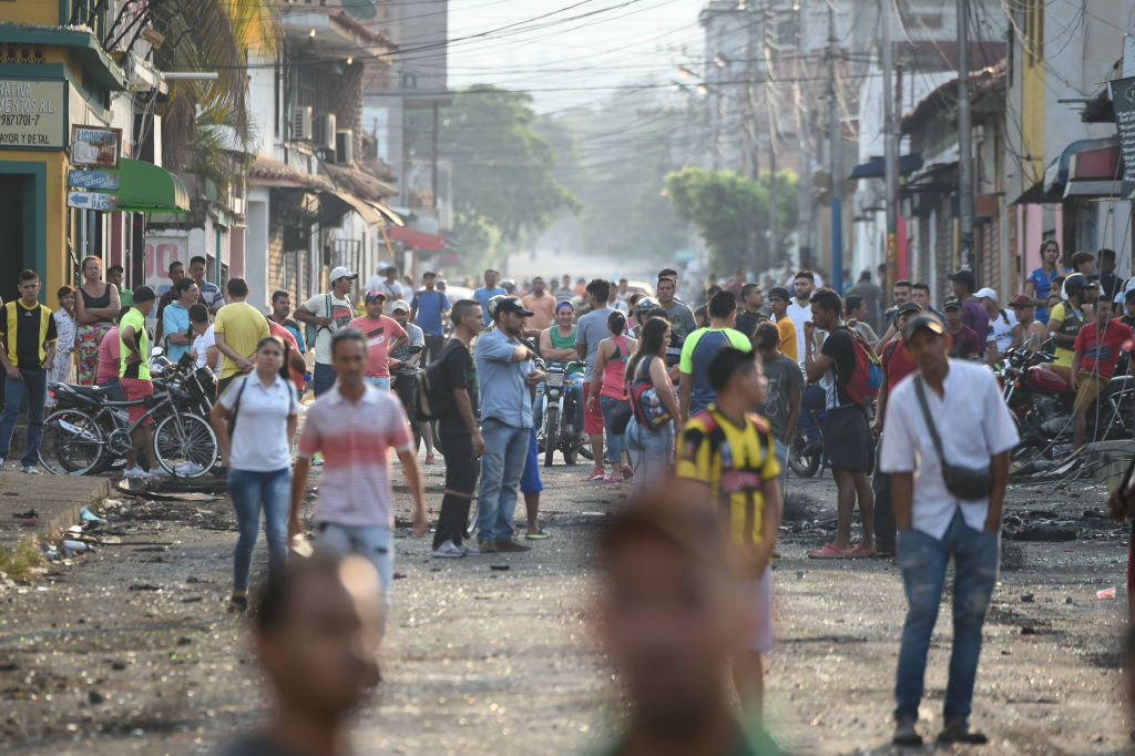 Acompañando las manifestaciones en Venezuela, la gente en Cuba también sale a las calles