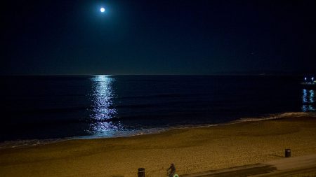 Nuevo estudio afirma que la atmósfera terrestre se extiende más allá de la órbita lunar