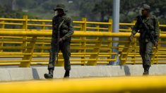 Soldados venezolanos desertan con el aumento de las presiones al régimen de Maduro, revela un documento