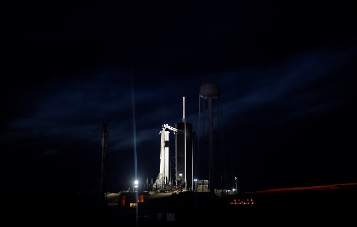La compañía SpaceX lanzó hoy con éxito desde Cabo Cañaveral (Florida, EEUU) su primera cápsula no tripulada con destino a la Estación Espacial Internacional (EEI) diseñada para transportar personas. EFE/NASA/Joel Kowsky 