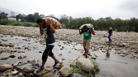 La dura rutina de las trochas: único vínculo entre Colombia y Venezuela por el cierre de fronteras