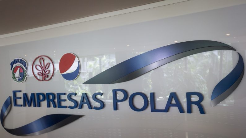 Empresas Polar, el principal productor de alimentos de Venezuela, anunció este miércoles pérdidas superiores a los 5.000.000 de dólares por la ola de saqueos que se disparó en el estado de Zulia (oeste) luego del apagón que dejó a oscuras a todo el país el pasado jueves. EFE