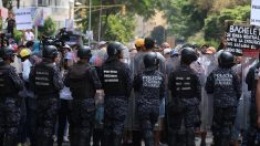 Venezuela: Policía impide con gases lacrimógenos paso de marcha contra Maduro