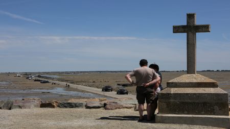 Descubre cual es la autopista en Francia que se sumerge 4 metros bajo el agua dos veces al día