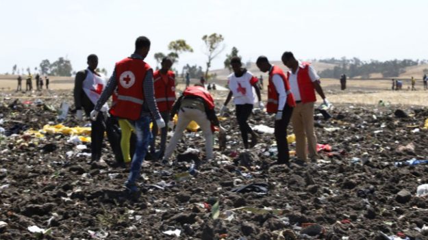 Mueren 157 personas de 35 nacionalidades al estrellarse un avión en Etiopía