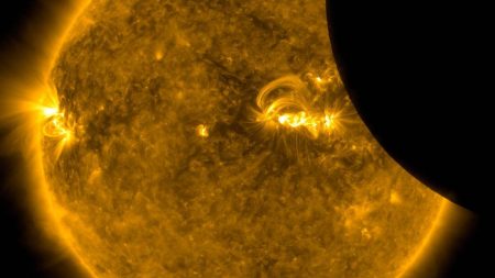 NASA explica por qué la Luna dio marcha atrás transitando delante del Sol