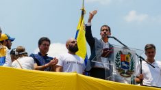 Juan Guaidó le cedió la palabra a un niño durante su discurso: “quiero tener un futuro”, dijo