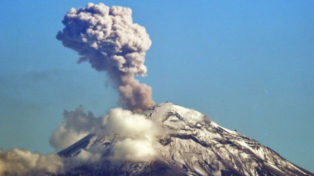 Popocatépetl preocupa a las autoridades tras explosión, sismo y 111 exhalaciones en 24 horas