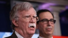 Bolton promete respuesta “fuerte y significativa” en caso de amenaza o acción contra Guaidó en Venezuela
