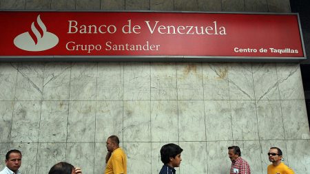 EE.UU. sanciona a bancos venezolanos «en respuesta al arresto ilegal» del jefe de despacho de Guaidó