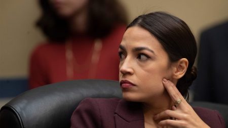 Ocasio-Cortez advierte a Millennials: nada de hijos debido al cambio climático