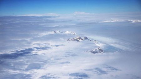 Partidarios de la Tierra plana planean un viaje a la Antártida para demostrar su teoría